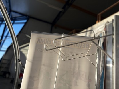 Nätgavel med fyra hyllor för containervagn